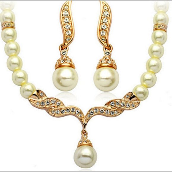Pearl and Rhinestone Necklace Set - Picture 1 of 1
